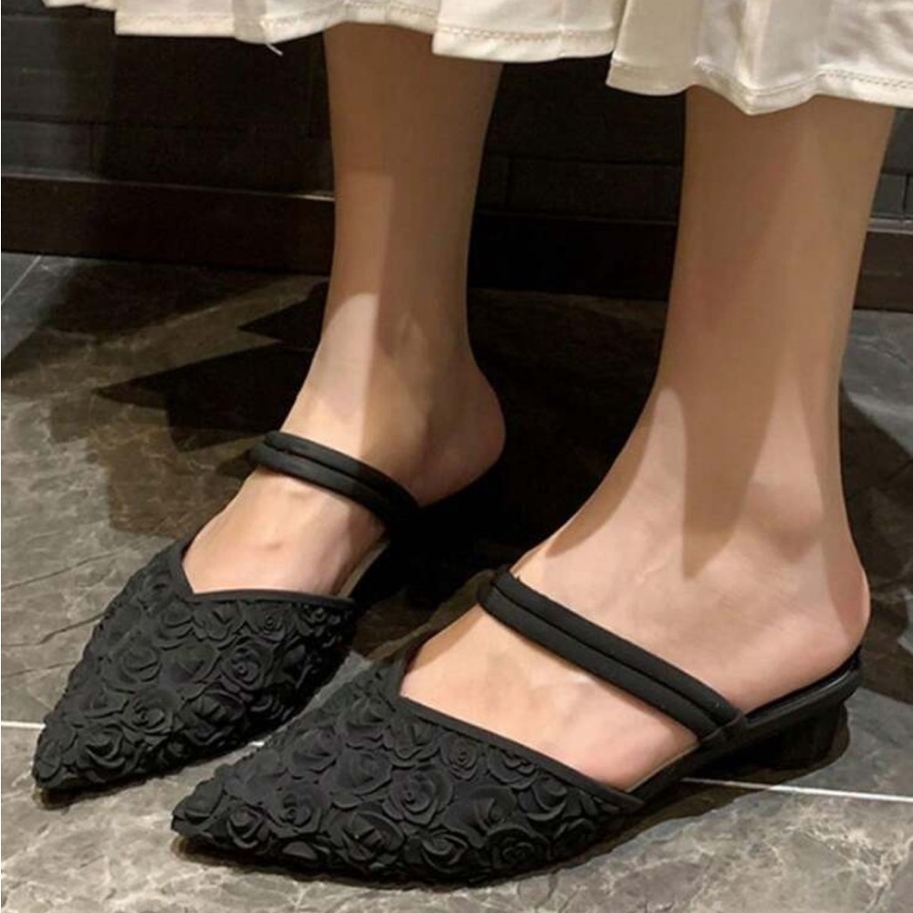 Stellar floral flat shoe🌙